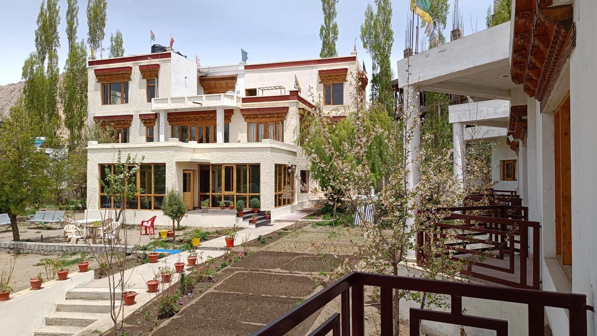 Niri-La Guest House Leh Exterior photo